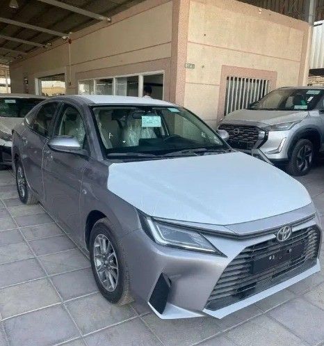 جديدة Toyota Yaris رابعاً, 1.5 l, 2026 في في المملكة العربية السعودية, الدمام من معرض احدث المركبات ahdath، اللون رمادي. مواصفات الخليج | AUTO.AE | إعلان #259542