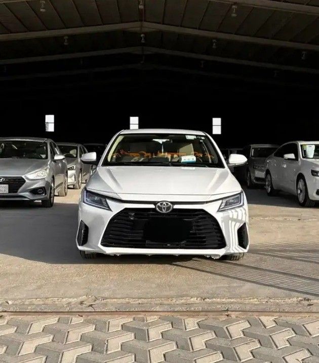 Used Toyota Yaris IV (AC100), 1.3 l, 2023 in Saudi Arabia, Dammam by معرض سطام الزعبي للسيارات, White color.  | AUTO.AE | Listing #263333
