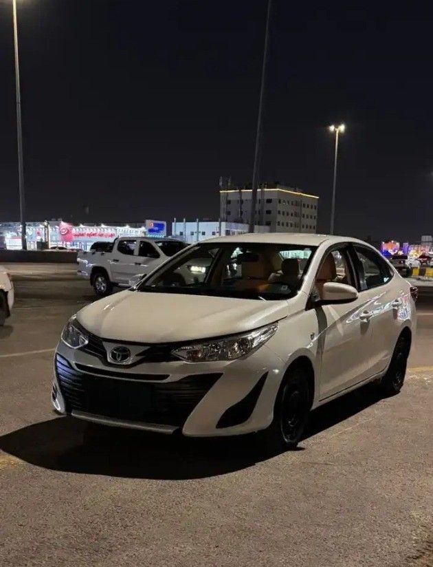 Used Toyota Yaris XP150 Facelift, 1.3 l, 2020 in Saudi Arabia, Dammam by معرض سطام الزعبي للسيارات, White color.  | AUTO.AE | Listing #263376