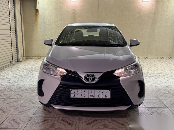 Подержанный Toyota Yaris IV (AC100), 1.5 л, 2022 в Саудовская Аравия, Даммам от معرض فخر الشرق للسيارات Белый цвет.  | AUTO.AE | Объявление #263867