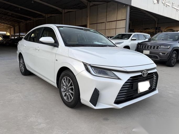 Подержанный Toyota Yaris IV (AC100), 1.5 л, 2023 в Саудовская Аравия, Даммам от معرض فخر الشرق للسيارات Белый цвет.  | AUTO.AE | Объявление #263868
