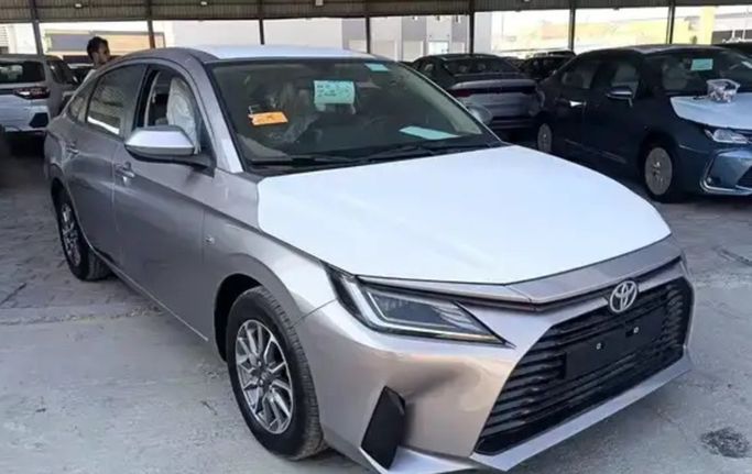 Новый Toyota Yaris IV (AC100), 1.3 л, 2026 в Саудовская Аравия, Даммам от معرض أبو سيف الشهري للسيارات Серый цвет.  | AUTO.AE | Объявление #266138