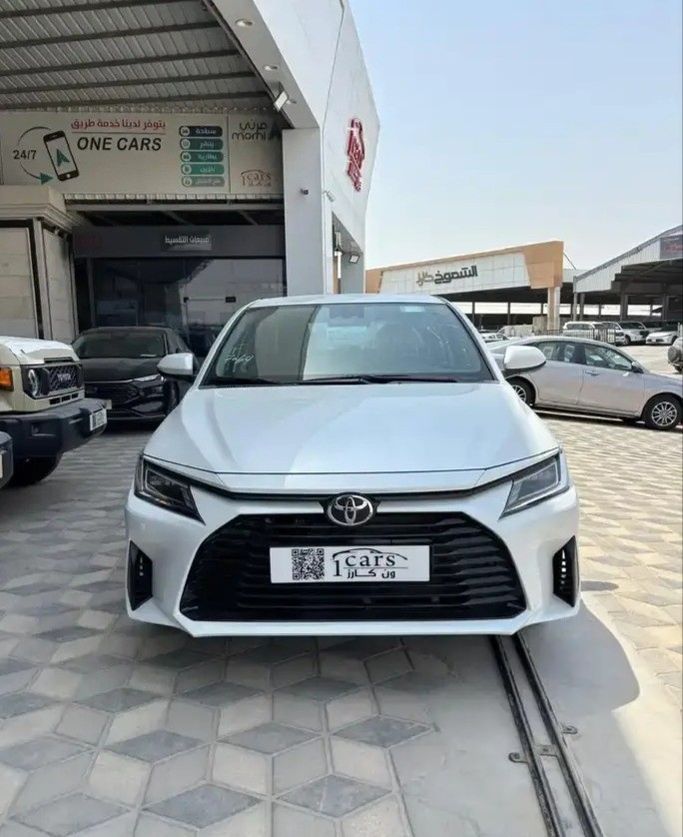 Новый Toyota Yaris IV (AC100), 1.3 л, 2026 в Саудовская Аравия, Даммам от معرض ون كارز للسيارات One Cars Белый цвет. GCC | AUTO.AE | Объявление #276777