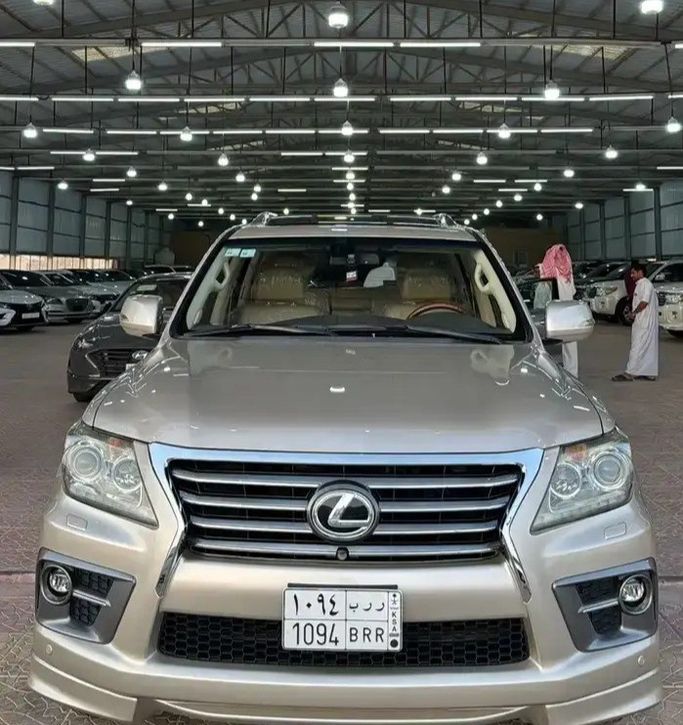 Used Lexus LX 570 III Facelift, 5.7 l, 2013 in Saudi Arabia, Hafar Al-Batin by معرض مركبة الدمام للسيارات, Silver color.  | AUTO.AE | Listing #281589