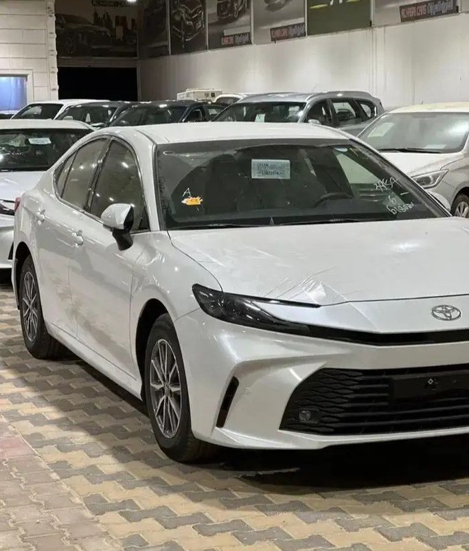 جديدة ⁦Toyota Camry التاسع (XV80)، 2.5 l، 2026⁩ في في المملكة العربية السعودية, حفر الباطن من معرض تركي راجح الهاجري للسيارات، اللون أبيض.  | AUTO.AE | إعلان #281412
