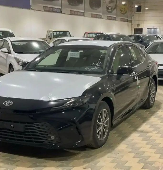 Новый ⁦Toyota Camry IX (XV80), 2.5 л, 2026⁩ в Саудовская Аравия, Хафар аль-Батин от معرض تركي راجح الهاجري للسيارات Черный цвет.  | AUTO.AE | Объявление #281517