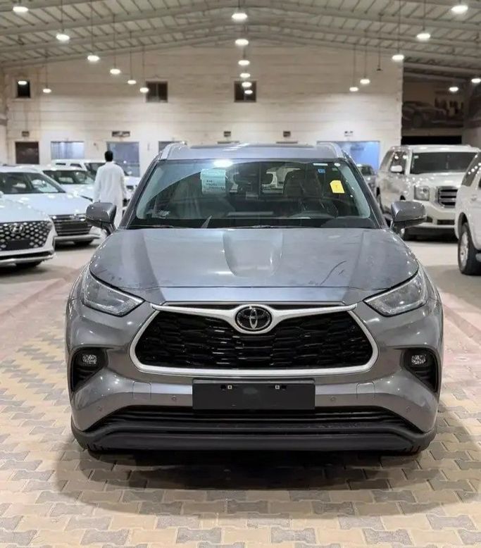 جديدة ⁦Toyota Highlander IV (U70)، 2.5 l، 2026⁩ في في المملكة العربية السعودية, حفر الباطن من معرض تركي راجح الهاجري للسيارات، اللون رمادي.  | AUTO.AE | إعلان #281404