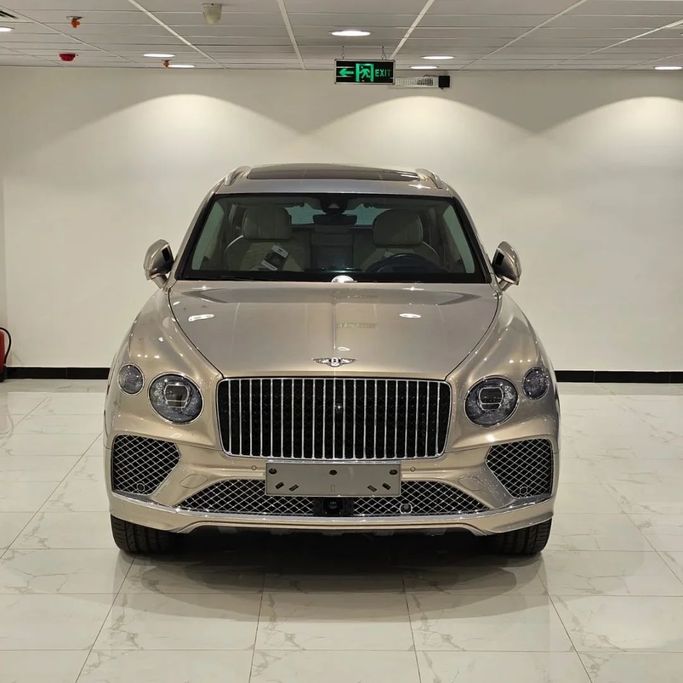 Подержанный Bentley Bentayga I Рестайлинг, 4.0 л, 2024 в Саудовская Аравия, Джидда от Edition One Золотистый цвет.  | AUTO.AE