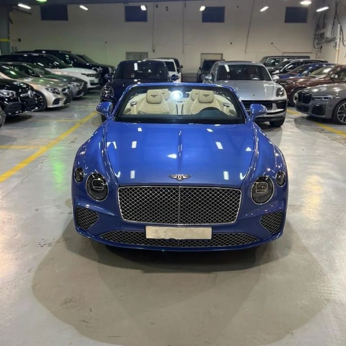 Подержанный Bentley Continental GT III, 4.0 л, 2022 в Саудовская Аравия, Джидда от Edition One Синий цвет.  | AUTO.AE