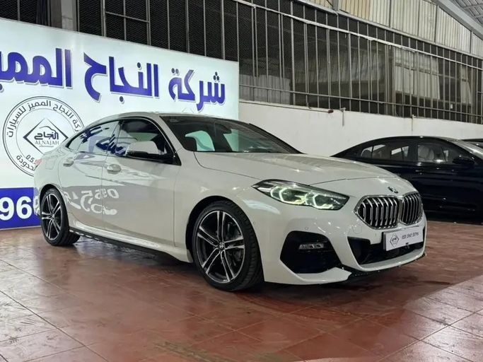 مستعملة BMW 2 Series 218i عملية فيس ليفت F22, 2.0 l, 2021 في في المملكة العربية السعودية, جدة من Al Najah Autos شركة النجاح المميز للسيارات، اللون أبيض. المواصفات الأوروبية | AUTO.AE