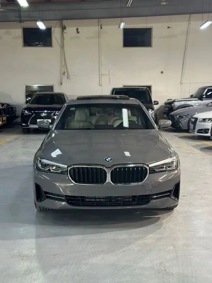 مستعملة BMW 5 Series 520i عملية فيس ليفت VII (G30/G31), 1.6 l, 2021 في في المملكة العربية السعودية, جدة من Edition One، اللون رمادي.  | AUTO.AE | إعلان #246815