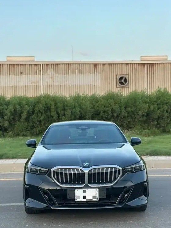 Подержанный BMW 5 Series 520i VIII (G60/G61/G68), 2.0 л, 2026 в Саудовская Аравия, Джидда от Al Oun Cars معرض العون للسيارات Черный цвет. GCC | AUTO.AE | Объявление #276220