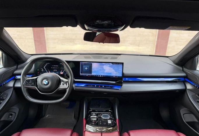 Подержанный BMW 5 Series 520i VIII (G60/G61/G68), 2.0 л, 2024 в Саудовская Аравия, Джидда от Ideal Experience Trading ايديال اكسبيرينس للتجارة Серый цвет.  | AUTO.AE | Объявление #296325 — фото 11 из 22