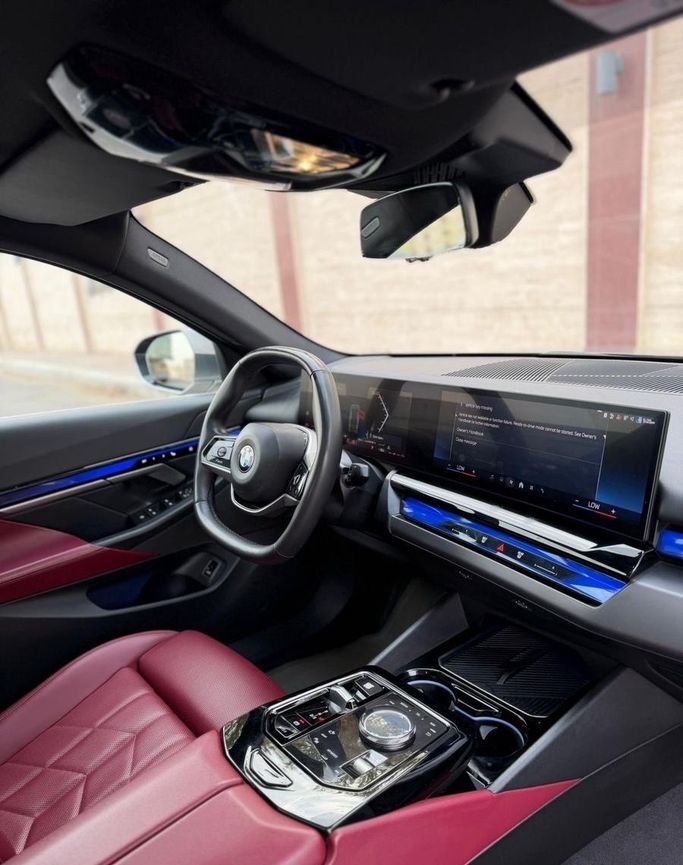 Подержанный BMW 5 Series 520i VIII (G60/G61/G68), 2.0 л, 2024 в Саудовская Аравия, Джидда от Ideal Experience Trading ايديال اكسبيرينس للتجارة Серый цвет.  | AUTO.AE | Объявление #296325 — фото 14 из 22