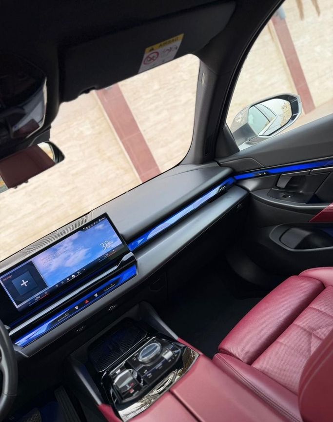 Подержанный BMW 5 Series 520i VIII (G60/G61/G68), 2.0 л, 2024 в Саудовская Аравия, Джидда от Ideal Experience Trading ايديال اكسبيرينس للتجارة Серый цвет.  | AUTO.AE | Объявление #296325 — фото 15 из 22