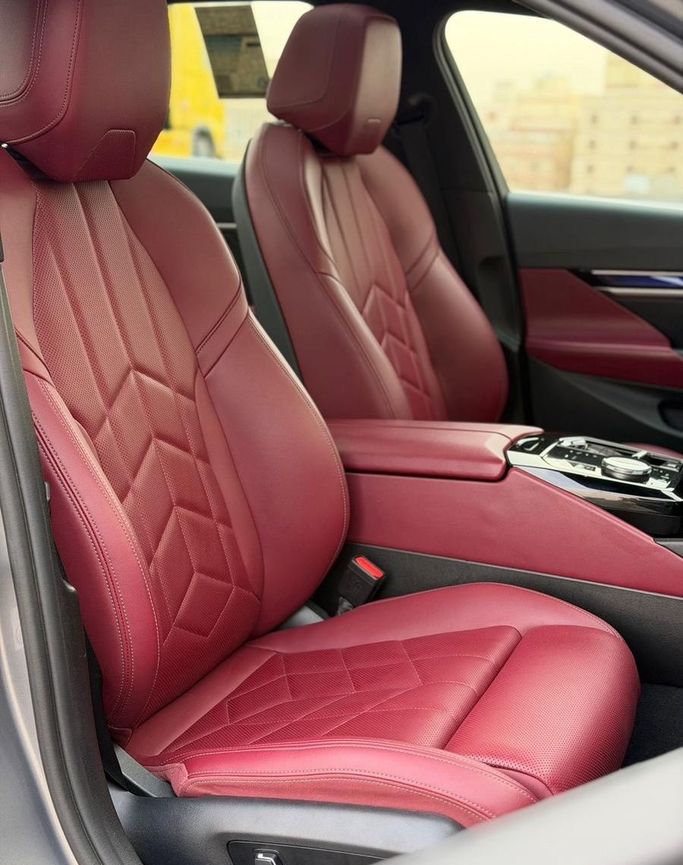 Подержанный BMW 5 Series 520i VIII (G60/G61/G68), 2.0 л, 2024 в Саудовская Аравия, Джидда от Ideal Experience Trading ايديال اكسبيرينس للتجارة Серый цвет.  | AUTO.AE | Объявление #296325 — фото 17 из 22