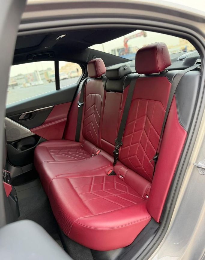 Подержанный BMW 5 Series 520i VIII (G60/G61/G68), 2.0 л, 2024 в Саудовская Аравия, Джидда от Ideal Experience Trading ايديال اكسبيرينس للتجارة Серый цвет.  | AUTO.AE | Объявление #296325 — фото 18 из 22