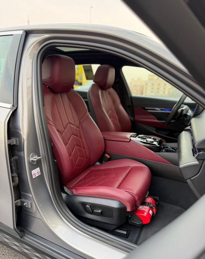 Подержанный BMW 5 Series 520i VIII (G60/G61/G68), 2.0 л, 2024 в Саудовская Аравия, Джидда от Ideal Experience Trading ايديال اكسبيرينس للتجارة Серый цвет.  | AUTO.AE | Объявление #296325 — фото 19 из 22
