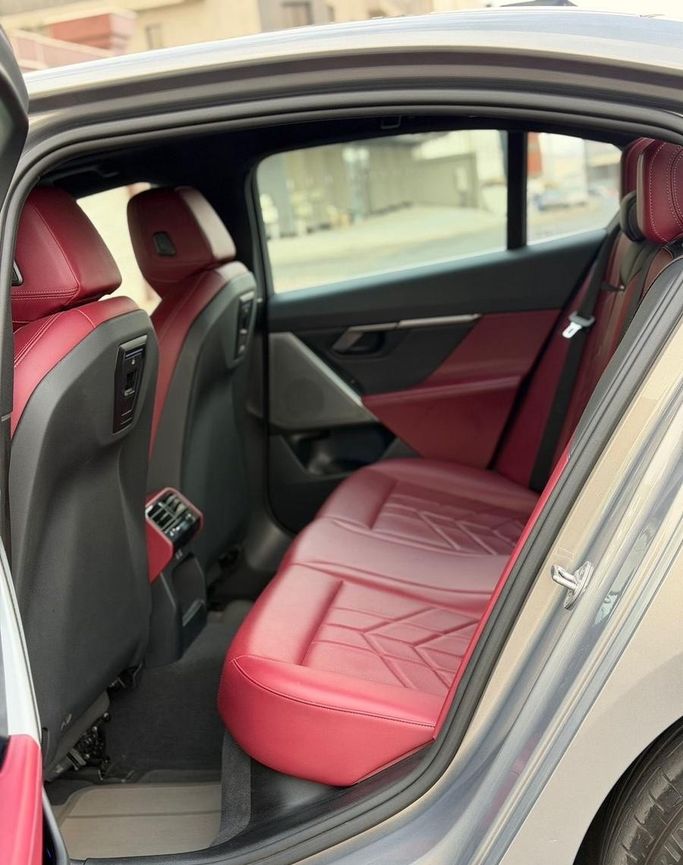 Подержанный BMW 5 Series 520i VIII (G60/G61/G68), 2.0 л, 2024 в Саудовская Аравия, Джидда от Ideal Experience Trading ايديال اكسبيرينس للتجارة Серый цвет.  | AUTO.AE | Объявление #296325 — фото 21 из 22