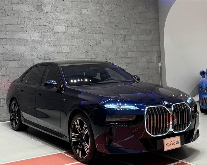 مستعملة BMW 7 Series 740i سابعاً (G70), 3.0 l, 2023 في في المملكة العربية السعودية, جدة من CIty Cars، اللون أزرق داكن. مواصفات الخليج | AUTO.AE