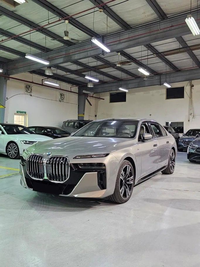 مستعملة BMW 7 Series 735i سابعاً (G70), 3.0 l, 2026 في في المملكة العربية السعودية, جدة من Edition One، اللون فضي.  | AUTO.AE