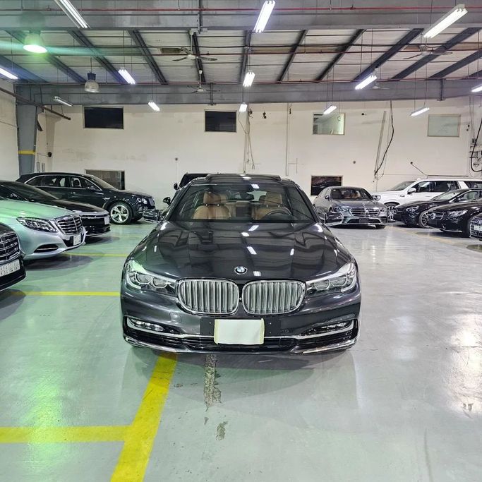 مستعملة BMW 7 Series 740Li عملية فيس ليفت السادس (G11/G12), 3.0 l, 2019 في في المملكة العربية السعودية, جدة من Edition One، اللون أسود.  | AUTO.AE