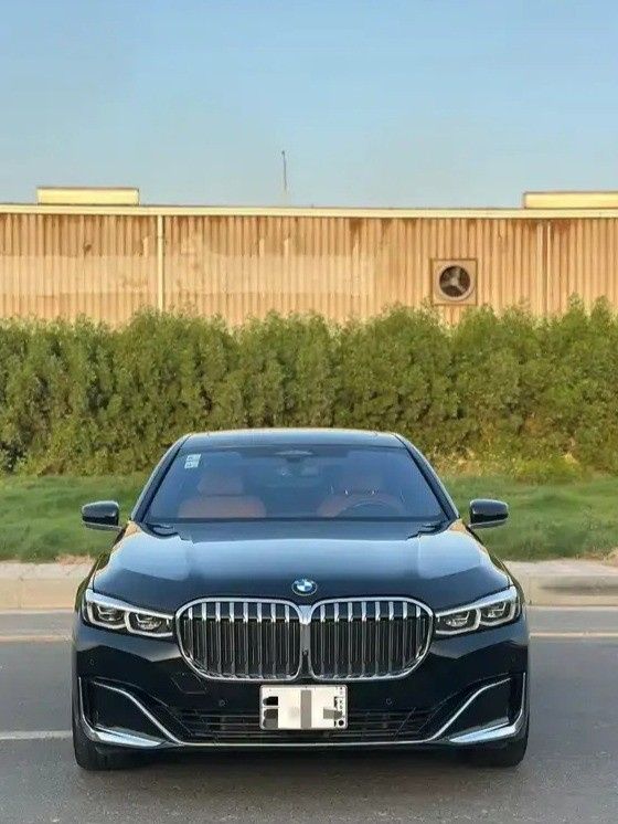 مستعملة BMW 7 Series 740Li xDrive عملية فيس ليفت السادس (G11/G12), 3.0 l, 2022 في في المملكة العربية السعودية, جدة من Al Oun Cars معرض العون للسيارات، اللون أسود.  | AUTO.AE | إعلان #275922