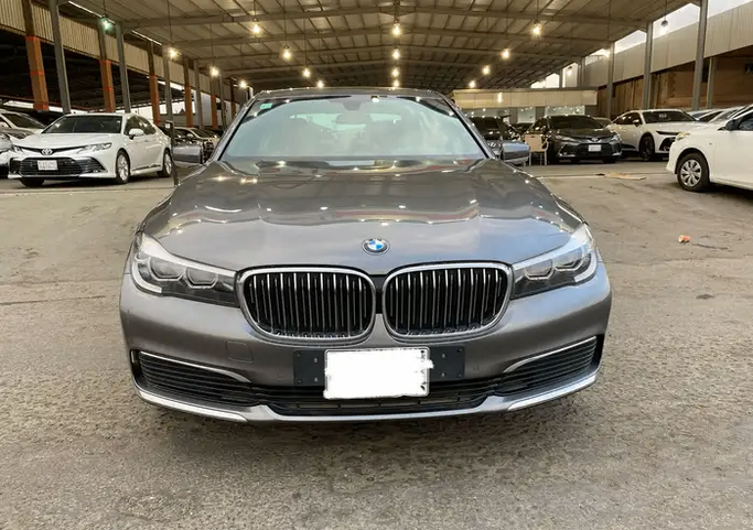 Подержанный ⁦BMW 7 Series 730Li VI (G11/G12), 2.0 л, 2019⁩ в Саудовская Аравия, Джидда от Al Awarif Al Mumayaz Cars معرض العوارف المميز للسيارات Серебристый цвет. GCC | AUTO.AE | Объявление #290517