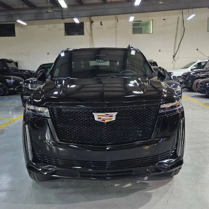 مستعملة Cadillac Escalade V, 6.2 l, 2023 في في المملكة العربية السعودية, جدة من Edition One، اللون أسود.  | AUTO.AE