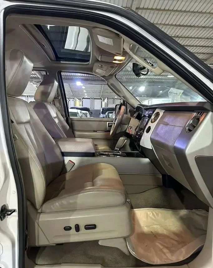 مستعملة Ford Expedition ثالثاً، 5.4 لتر، 2011 في المملكة العربية السعودية، جدة من Manarat Al Tayseer شركة منارة التيسير، اللون أبيض.  | AUTO.AE | إعلان #295917 — صورة 12 من 18