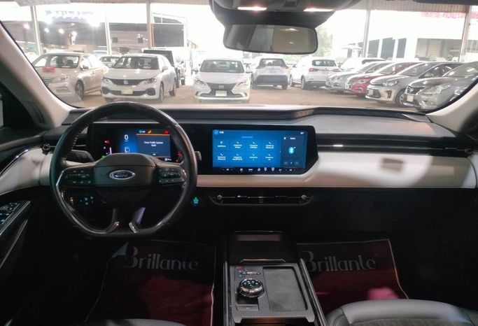 Подержанный Ford Taurus VIII, 2.0 л, 2023 в Саудовская Аравия, Джидда от Ideal Experience Trading ايديال اكسبيرينس للتجارة Черный цвет.  | AUTO.AE | Объявление #296333 — фото 12 из 16
