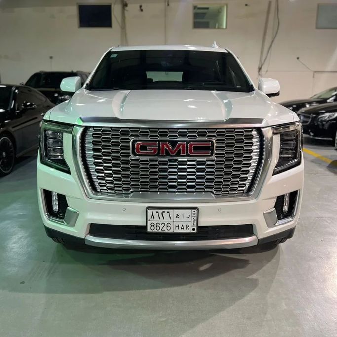 Подержанный GMC Yukon V, 6.2 л, 2022 в Саудовская Аравия, Джидда от Edition One Белый цвет.  | AUTO.AE
