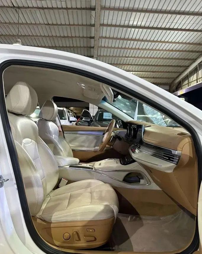 مستعملة Hyundai Azera ثالثاً فيس ليفت، 2.5 لتر، 2021 في المملكة العربية السعودية، جدة من Manarat Al Tayseer شركة منارة التيسير، اللون أبيض. المواصفات الكورية | AUTO.AE | إعلان #295939 — صورة 11 من 15