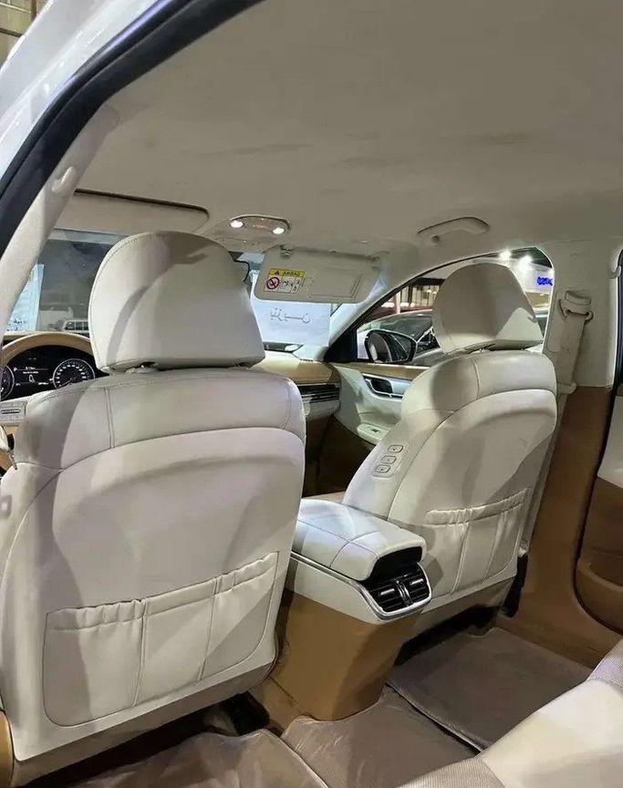 مستعملة Hyundai Azera ثالثاً فيس ليفت، 2.5 لتر، 2021 في المملكة العربية السعودية، جدة من Manarat Al Tayseer شركة منارة التيسير، اللون أبيض. المواصفات الكورية | AUTO.AE | إعلان #295939 — صورة 14 من 15