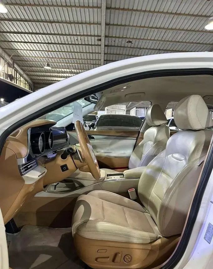 مستعملة Hyundai Azera ثالثاً فيس ليفت، 2.5 لتر، 2021 في المملكة العربية السعودية، جدة من Manarat Al Tayseer شركة منارة التيسير، اللون أبيض. المواصفات الكورية | AUTO.AE | إعلان #295939 — صورة 10 من 15