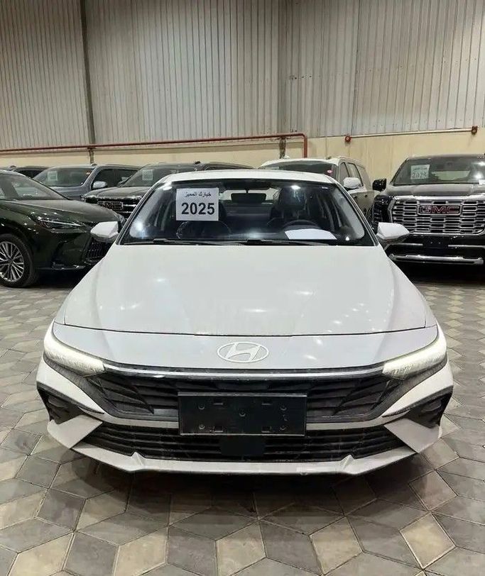 جديدة Hyundai Elantra عملية فيس ليفت VII (CN7), 1.6 l, 2025 في في المملكة العربية السعودية, جدة من Khiyarak Al Mumayaz  معرض خيارك المميز للسيارات، اللون أبيض. مواصفات الخليج | AUTO.AE | إعلان #252519