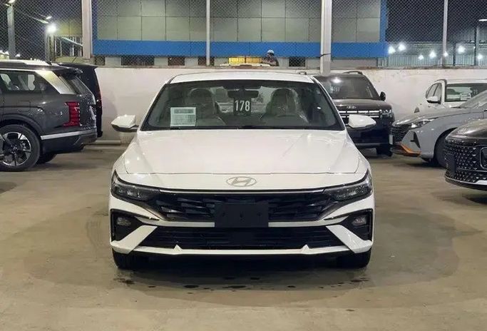 Новый Hyundai Elantra VII (CN7) Рестайлинг, 2.0 л, 2026 в Саудовская Аравия, Джидда от شركة رواج للسيارات Белый цвет.  | AUTO.AE | Объявление #278270