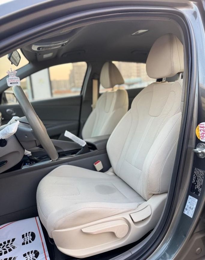 مستعملة Hyundai Elantra عملية فيس ليفت VII (CN7)، 1.5 لتر، 2025 في المملكة العربية السعودية، جدة من Rawafid Al Barakah Cars معرض روافد البركة للسيارات، اللون رمادي.  | AUTO.AE | إعلان #296356 — صورة 13 من 23