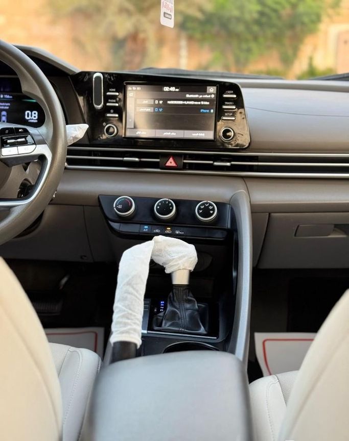 مستعملة Hyundai Elantra عملية فيس ليفت VII (CN7)، 1.5 لتر، 2025 في المملكة العربية السعودية، جدة من Rawafid Al Barakah Cars معرض روافد البركة للسيارات، اللون رمادي.  | AUTO.AE | إعلان #296356 — صورة 14 من 23