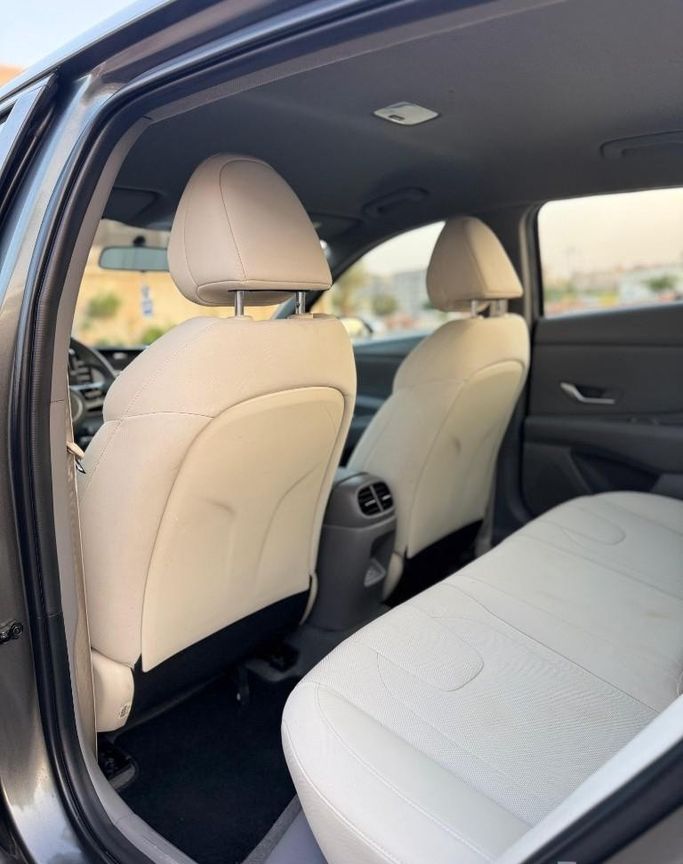 مستعملة Hyundai Elantra عملية فيس ليفت VII (CN7)، 1.5 لتر، 2025 في المملكة العربية السعودية، جدة من Rawafid Al Barakah Cars معرض روافد البركة للسيارات، اللون رمادي.  | AUTO.AE | إعلان #296356 — صورة 17 من 23
