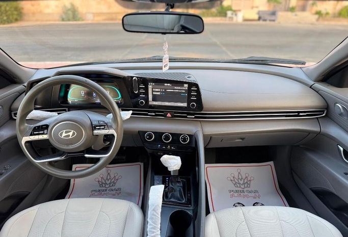 مستعملة Hyundai Elantra عملية فيس ليفت VII (CN7)، 1.5 لتر، 2025 في المملكة العربية السعودية، جدة من Rawafid Al Barakah Cars معرض روافد البركة للسيارات، اللون رمادي.  | AUTO.AE | إعلان #296356 — صورة 10 من 23