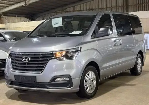 Подержанный Hyundai H-1 II (TQ) Рестайлинг 2, 2.5 л, 2020 в Саудовская Аравия, Джидда от Manarat Al Tayseer شركة منارة التيسير Серебристый цвет. Корейская | AUTO.AE | Объявление #295482 — фото 2 из 14
