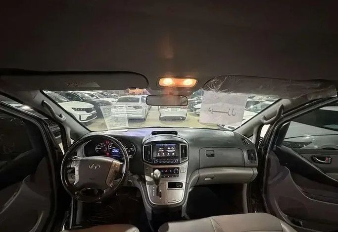 Подержанный Hyundai H-1 II (TQ) Рестайлинг 2, 2.5 л, 2020 в Саудовская Аравия, Джидда от Manarat Al Tayseer شركة منارة التيسير Серебристый цвет. Корейская | AUTO.AE | Объявление #295482 — фото 11 из 14