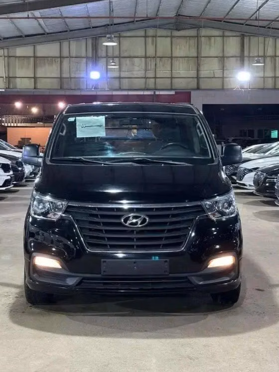مستعملة Hyundai H-1 فيس ليفت الثاني 2، 2.5 لتر، 2021 في المملكة العربية السعودية، جدة من Manarat Al Tayseer شركة منارة التيسير، اللون أسود.  | AUTO.AE | إعلان #295575