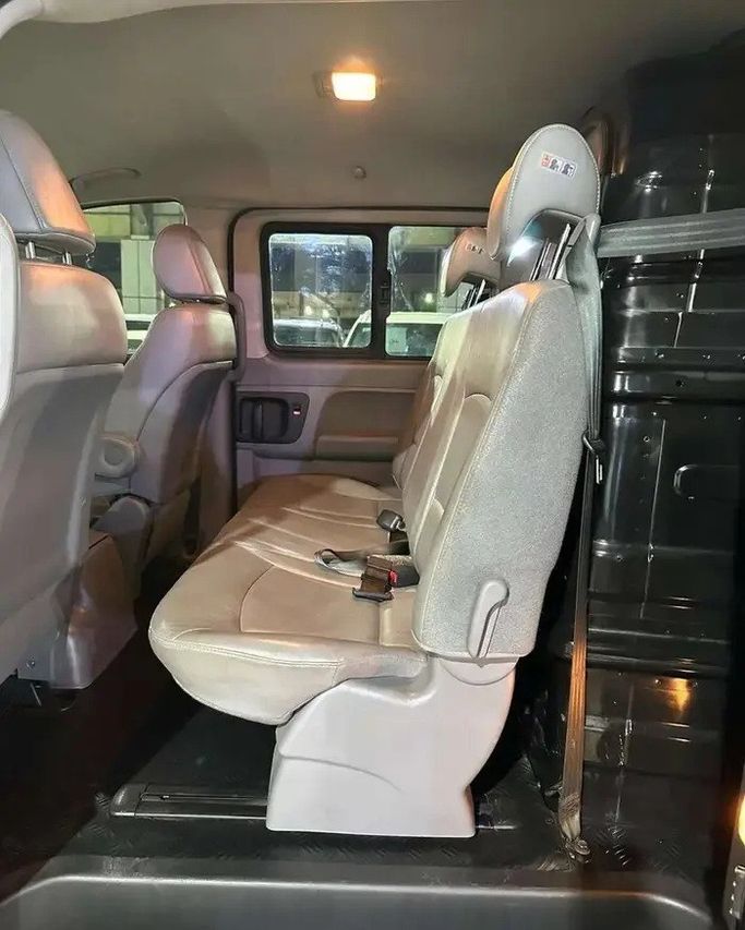 مستعملة Hyundai H-1 فيس ليفت الثاني 2، 2.5 لتر، 2021 في المملكة العربية السعودية، جدة من Manarat Al Tayseer شركة منارة التيسير، اللون أسود.  | AUTO.AE | إعلان #295575 — صورة 12 من 13