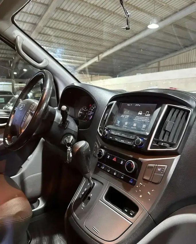 مستعملة Hyundai H-1 فيس ليفت الثاني 2، 2.5 لتر، 2021 في المملكة العربية السعودية، جدة من Manarat Al Tayseer شركة منارة التيسير، اللون أسود.  | AUTO.AE | إعلان #295575 — صورة 10 من 13
