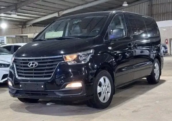 مستعملة Hyundai H-1 فيس ليفت الثاني 2، 2.5 لتر، 2021 في المملكة العربية السعودية، جدة من Manarat Al Tayseer شركة منارة التيسير، اللون أسود.  | AUTO.AE | إعلان #295890