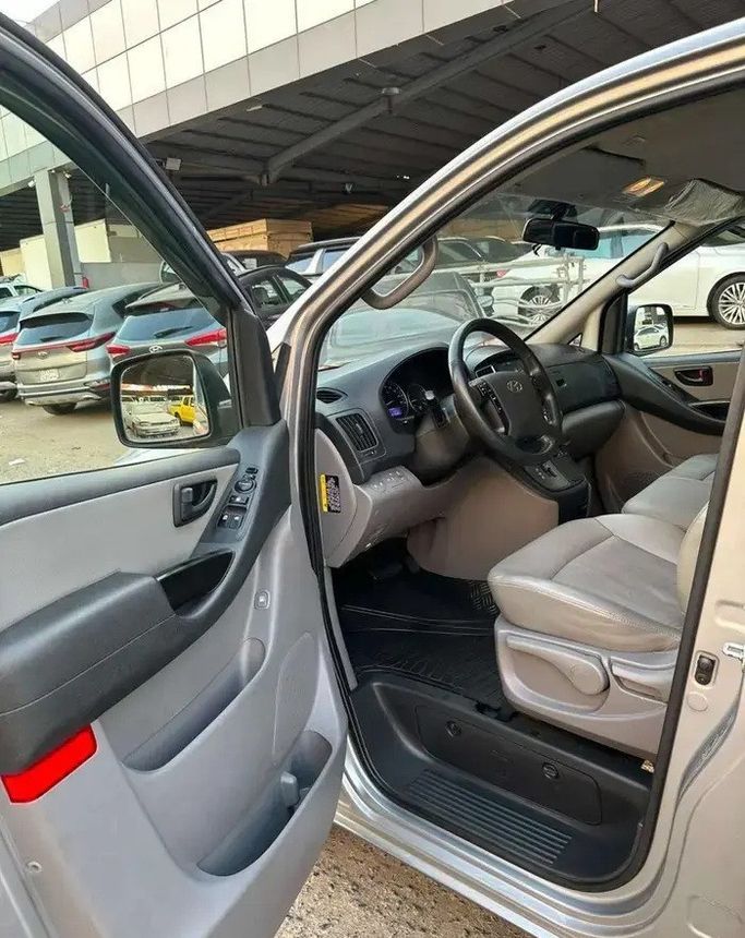 مستعملة Hyundai H-1 فيس ليفت الثاني 2، 2.5 لتر، 2021 في المملكة العربية السعودية، جدة من Manarat Al Tayseer شركة منارة التيسير، اللون فضي.  | AUTO.AE | إعلان #295893 — صورة 11 من 17