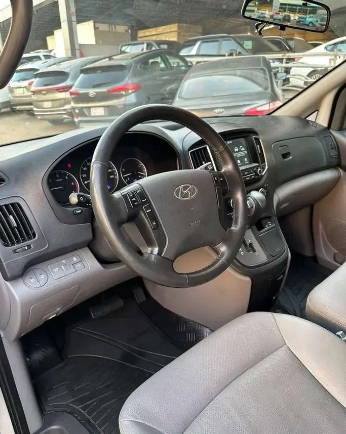 مستعملة Hyundai H-1 فيس ليفت الثاني 2، 2.5 لتر، 2021 في المملكة العربية السعودية، جدة من Manarat Al Tayseer شركة منارة التيسير، اللون فضي.  | AUTO.AE | إعلان #295893 — صورة 13 من 17