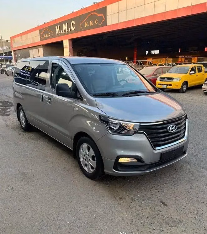 مستعملة Hyundai H-1 فيس ليفت الثاني 2، 2.5 لتر، 2021 في المملكة العربية السعودية، جدة من Manarat Al Tayseer شركة منارة التيسير، اللون فضي.  | AUTO.AE | إعلان #295893 — صورة 4 من 17